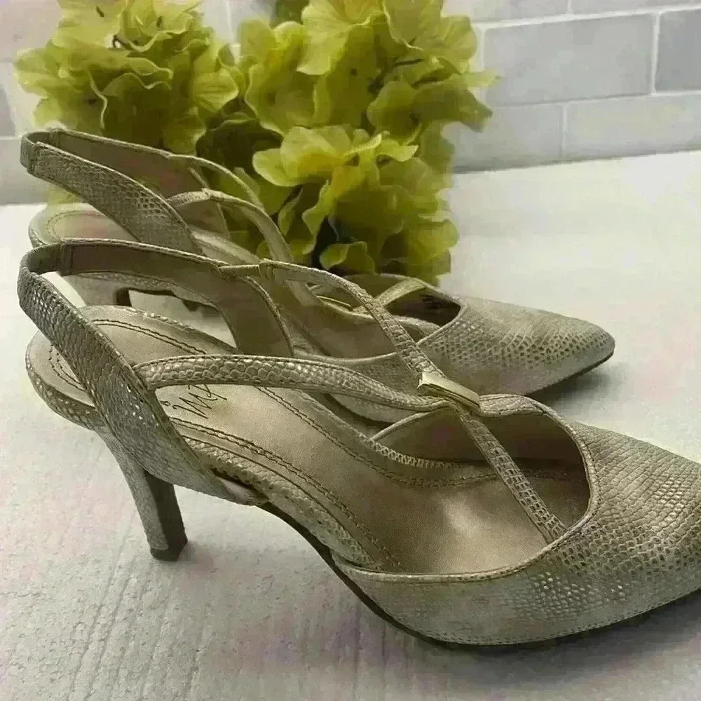 Impo Metalic Gold textured Strappy Heels w/gold metal detail Size 6